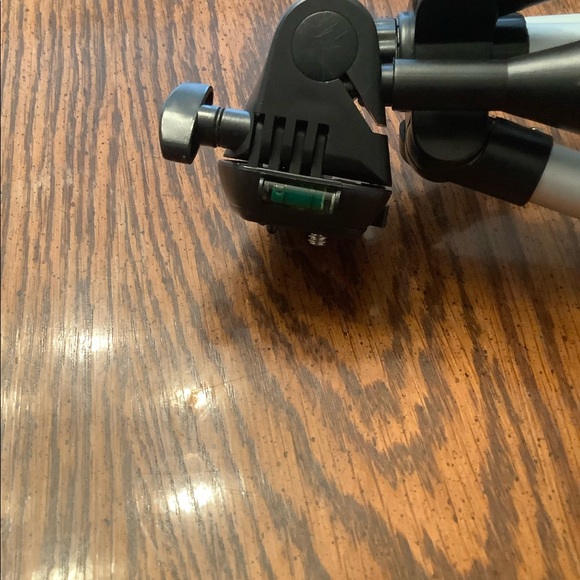 Used Vivitar tripod with bag - Picture 2 of 3